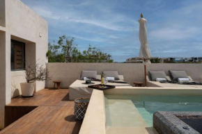 Exclusive 20 Guest Hotel Pool Tubs and Concierge